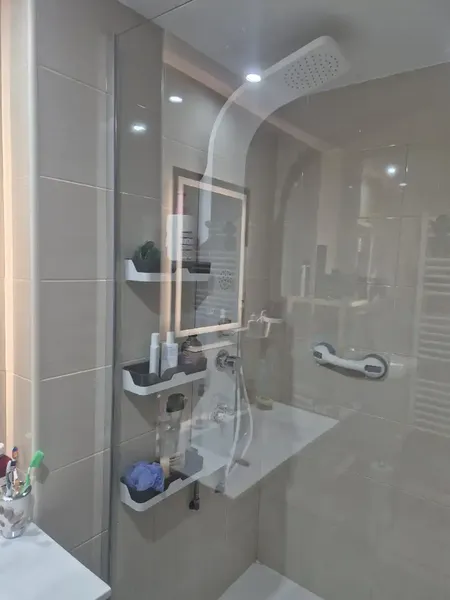 Apartment for sale in Cala Millor, in a quiet area, with two bedrooms with built-in wardrobes, a bright living room and a furnished kitchen — photo 3