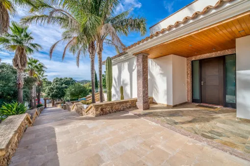 Alcudia, luxury villa with pool and sea views from the rooftop in Bonaire — photo 11