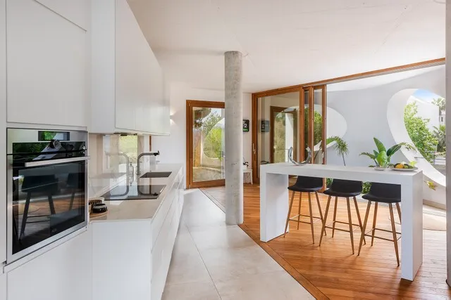 Contemporary villa for sale by the beach in Puerto Pollensa, North Mallorca — photo 10
