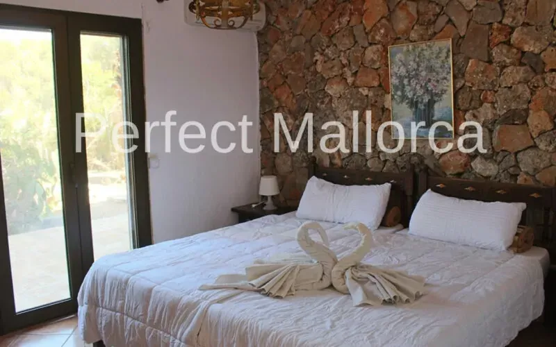 Two-family house with garages in a quiet cul de sac location in Cala Murada — photo 10