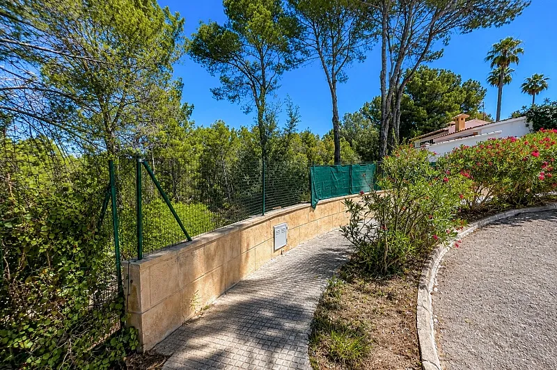 Plot with high investment potential and the possibility to build a new villa in Nova Santa Ponsa — photo 2