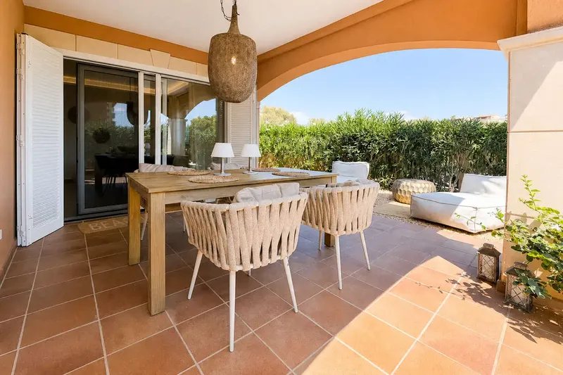 Ground floor flat in Cala Mendia, renovated with high-quality materials, combines modern comfort with the Mediterranean lifestyle — photo 12