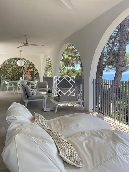 Elegant villa with privileged sea views for sale in Alcanada, in the exclusive Bay of Alcudia, Mallorca. — photo 1