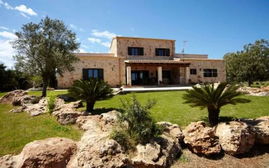 Finca in Es Llombards – with ETV license and 14,100 m² plot — photo 1