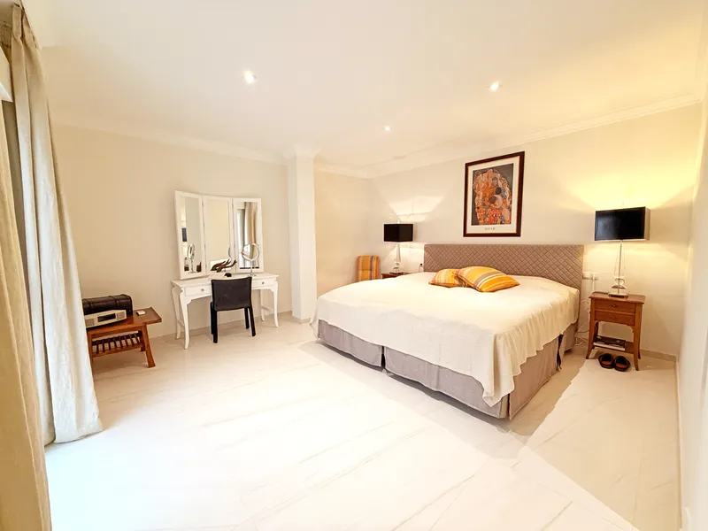 Exclusive and stylishly refurbished apartment on the Paseo Marítimo, Palma de Mallorca — photo 3