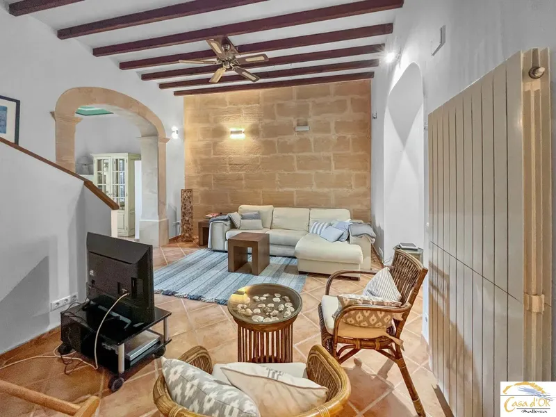 Exclusive Townhouse in the Heart of Felanitx with Two Living Units and Expansive Mediterranean Terraces — photo 1