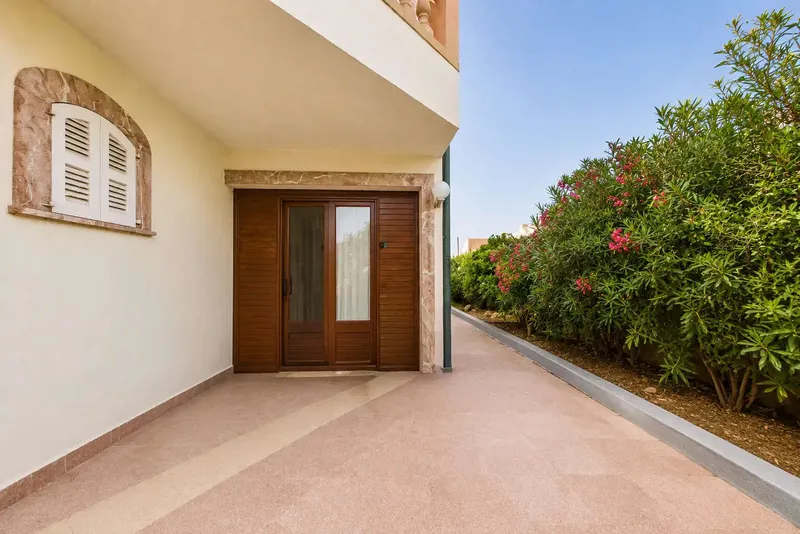 This well-maintained single-family home, located in a quiet area of Cala Ratjada, stands out for its living space of about 226 m² on a — photo 10