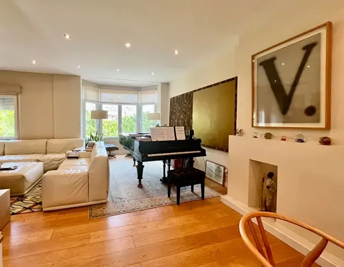 Piso en venta de 3 habitaciones en Centre, Cort — photo 1