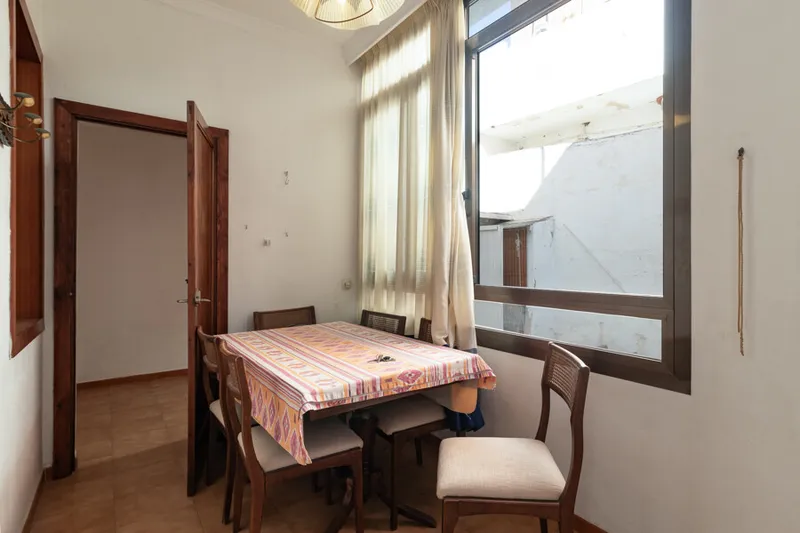 Traditional House with Rooftop Terrace offering lots of Possibilities in Prime Molinar Location — photo 10