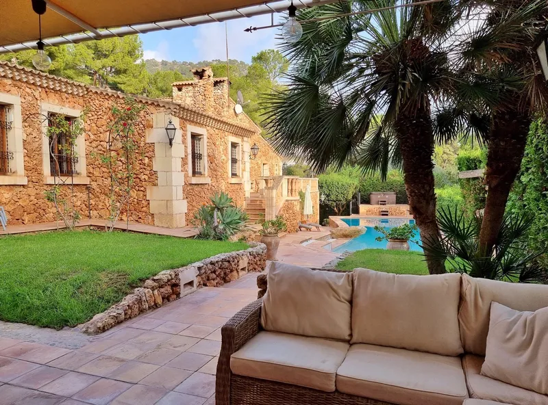 Costa de los Pinos: Representative natural stone villa with exclusive features in a quiet, near-the-sea location — photo 2