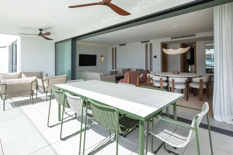 This exclusive new-build apartment offers modern luxury in the heart of the latest development in Port de Pollença. Located in e — photo 8