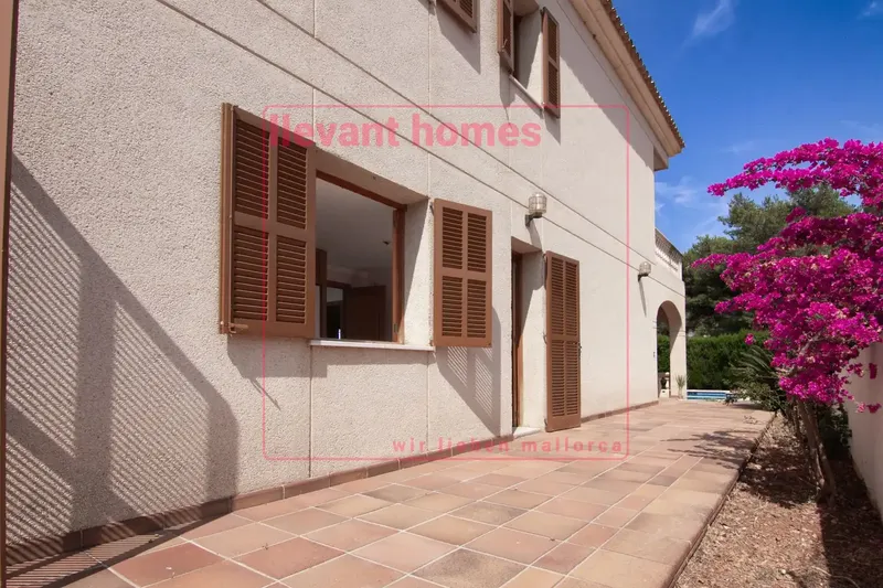 Discover your new home in the exclusive Son Floriana urbanization in Cala Bona! This impressive detached house, located in a — photo 12