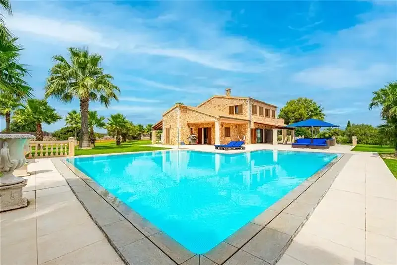 New chalet on plot of approx. 16,800 m2 with saltwater pool, 300 m2 built over two floors, large living-dining room — photo 2