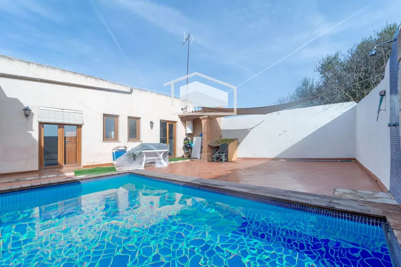 Village house in Ses Salines, with 125 m2, 2 bedrooms, pool and storage room — photo 2