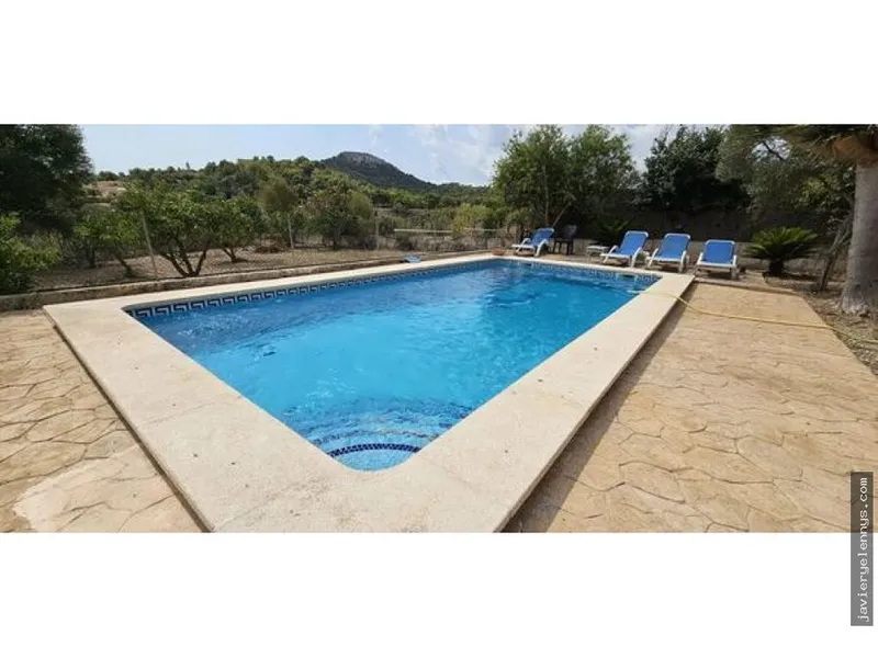 Rental of independent house or chalet on Calle de Can Puig — photo 4