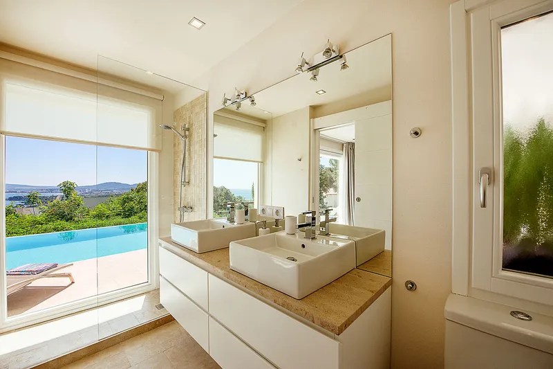 Elegant villa with 5 bedrooms for rent — photo 8