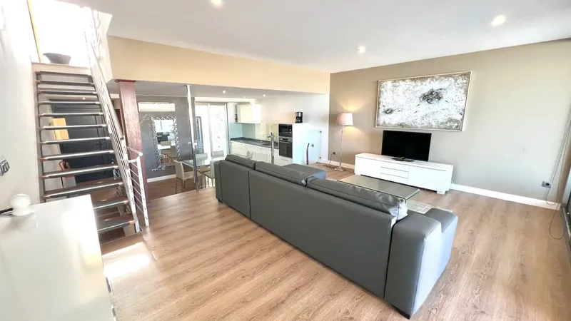 Welcome to your new home! This impressive luxury townhouse, located on a cliff on the first line of the sea, offers stunning views — photo 6