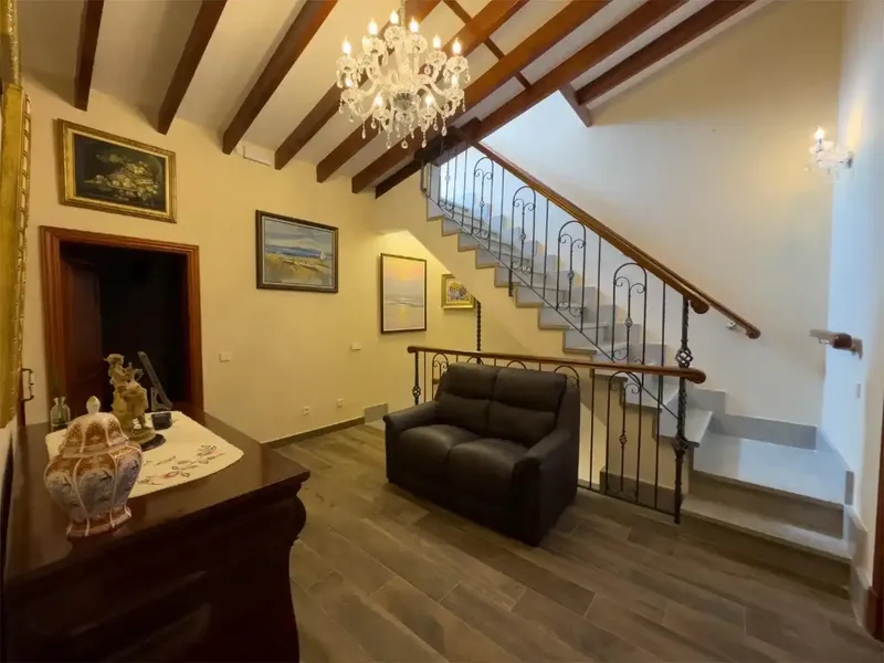 ¡Bienvenido a tu futuro hogar en Mallorca! ¿Te imaginas viviendo en una casa de pueblo mallorquina que combina el encanto de la tradición co — photo 4