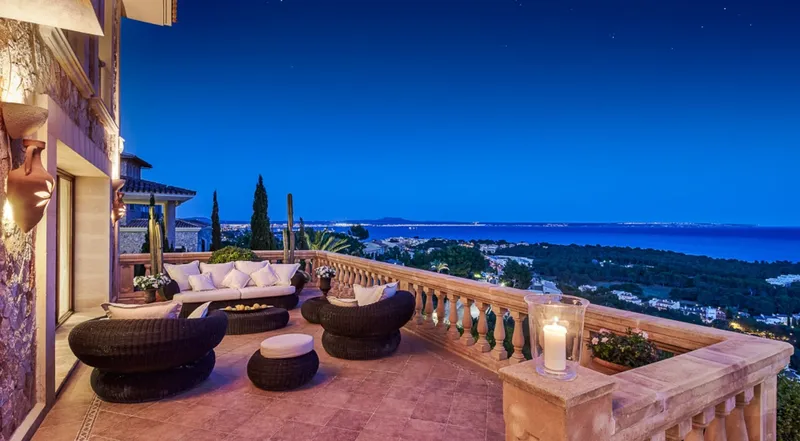 Mediterranean luxury property with 2 units and staff accommodation in Bendinat — photo 4