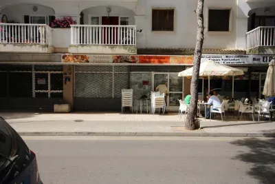 Premises for sale in Cala Millor ideal for any business — photo 1