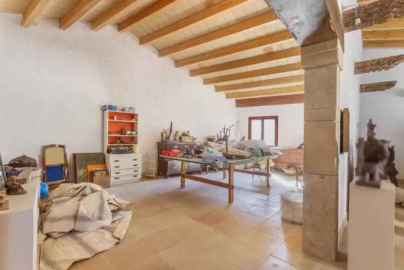 This excellent house, for sale in the sought-after old town area of Pollensa, is of generous dimensions, offers great flexibility — photo 9