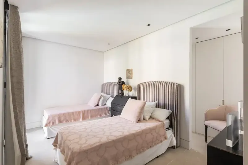 Fully furnished penthouse with private rooftop pool — photo 10