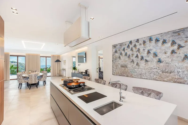 Luxury villa with sensational views on 100,000 m² of land — photo 10