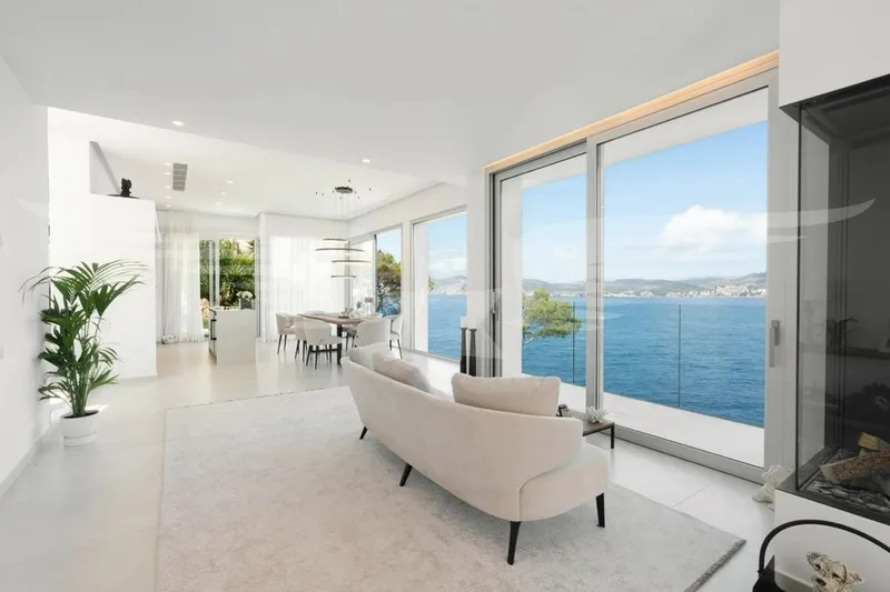 Santa Ponca: Frontline Villa with Direct Ocean Access — photo 6