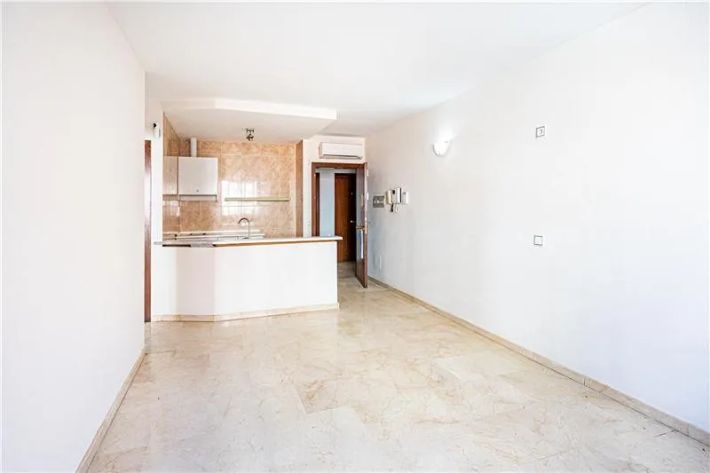 Apartment in a residential complex with a communal pool, — photo 3