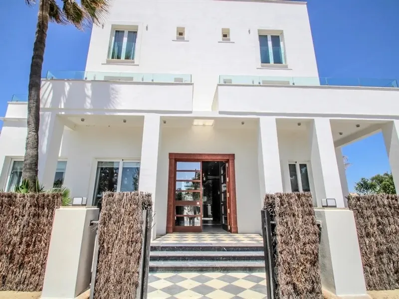 Dream villa in first sea line — photo 3