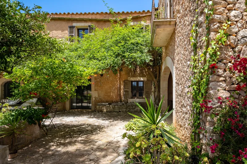 Historic stone finca with traditional character near Felanitx — photo 5