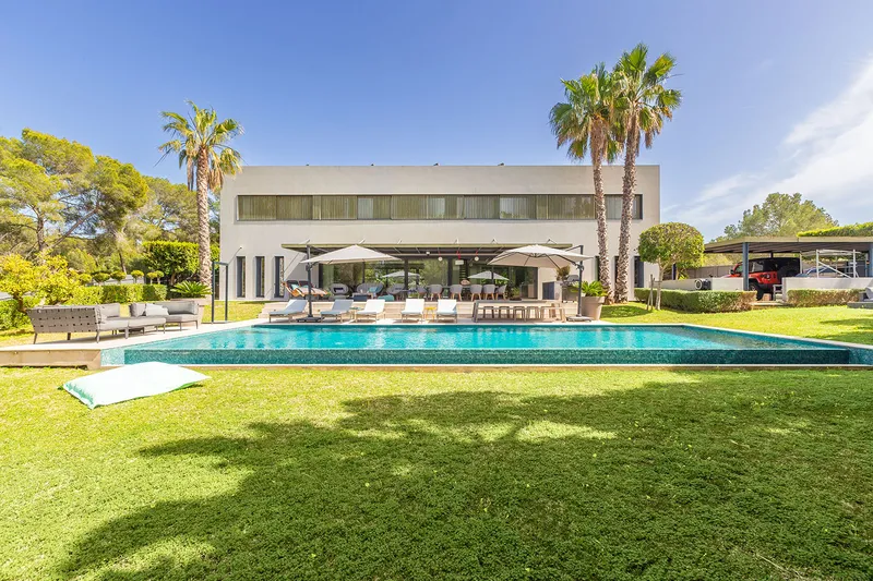 Modern villa with sea views in a central location — photo 2