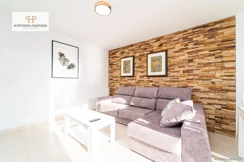 This modernized apartment impresses with its bright and cozy atmosphere. The spacious living room is equipped with a double-leaf balcony door — photo 3