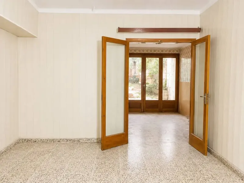 Village house with large garden and multiple possibilities — photo 9