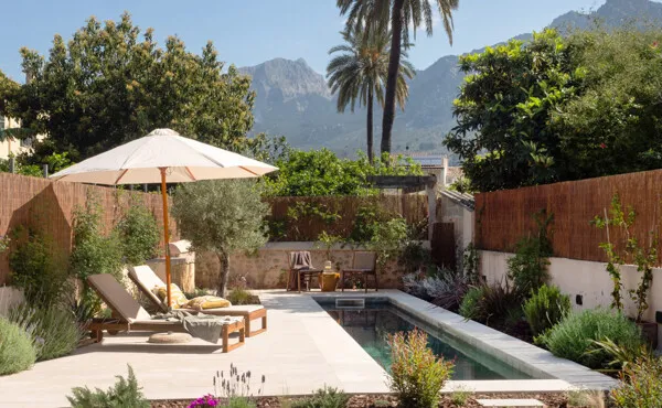 Spectacular Townhouse with Garden and Pool — photo 1