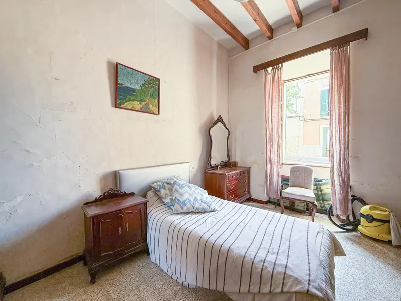 Discover this charming semi-detached house in the picturesque village of Consell, Mallorca. With a built area of 343 m², this — photo 8