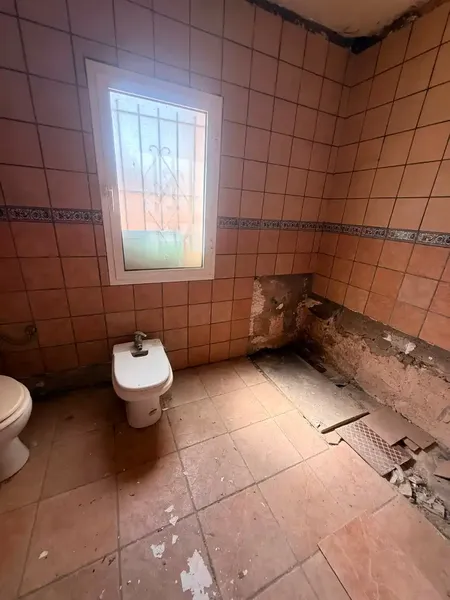 Two-storey house in Inca with several rooms and bathroom. Needs full renovation. Price €280,000. — photo 7