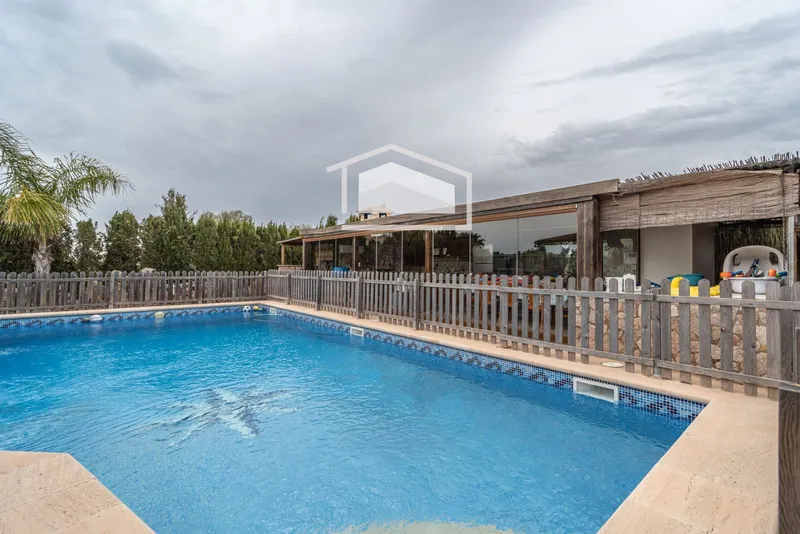 Chalet in Portocolom, with 490 m2, 4 bedrooms, 2 bathrooms and pool — photo 6