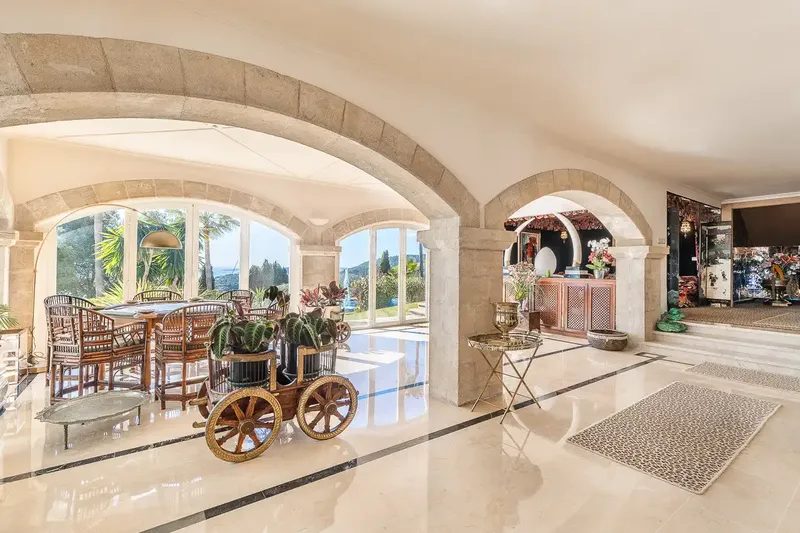 This exclusive property in Genoa impresses with its stunning views of the entire Bay of Palma and offers great privacy, although it b — photo 6