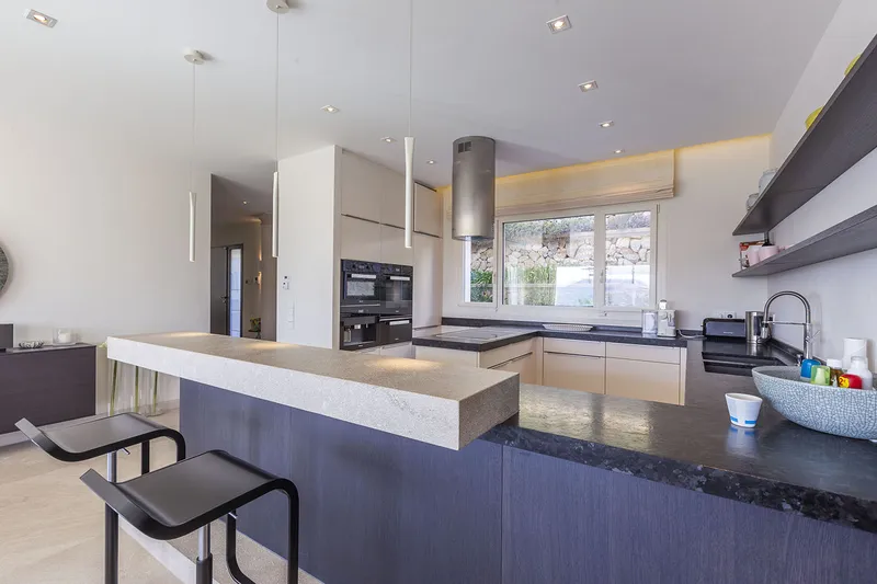 Montport: Villa with harbour and sea views with holiday rental licence — photo 7