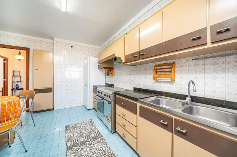 If you are looking for a spacious home with multiple possibilities, this 111 m² apartment is an excellent opportunity. — photo 7