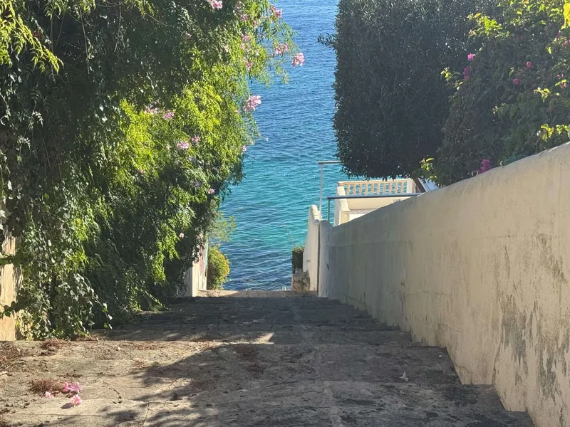 Mediterranean villa on the second sea line with sea access, near golf course and holiday rental license, Ref. 9916 — photo 11