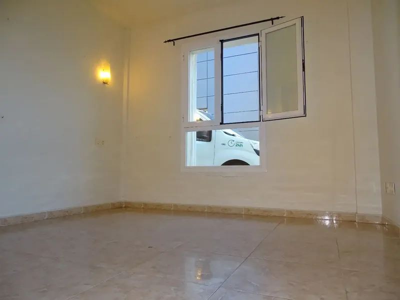 Almost new apartment ready to move into with 3 bedrooms, air conditioning, living-dining room, kitchen, bathroom, and ample parking space — photo 8