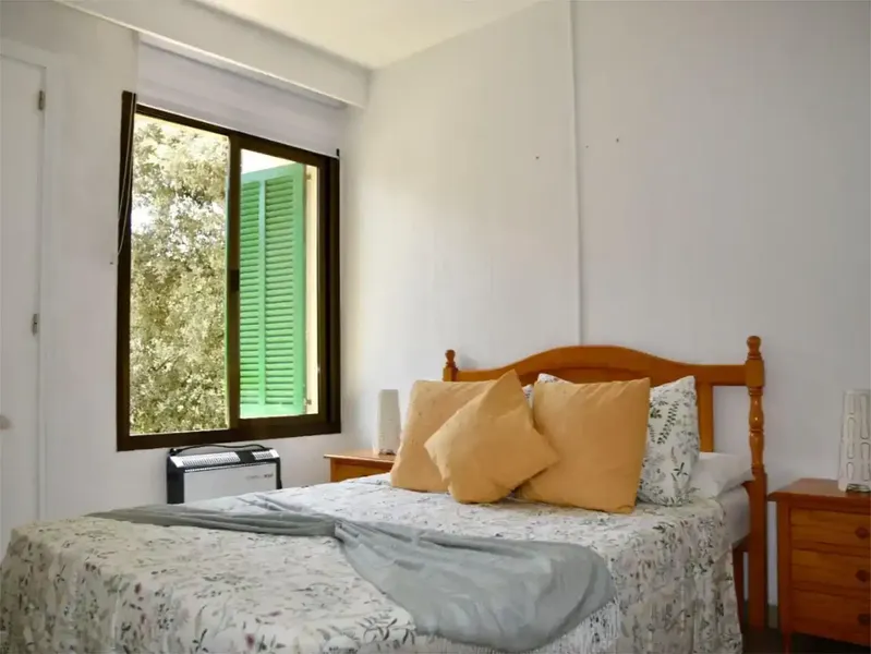 Ubicado en la tranquila zona de Es Pinareten Puerto Pollensa, este apartamento en venta ofrece un espacio acogedor y funcional. Totalmente a — photo 11