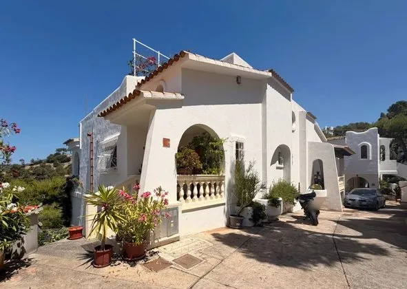 Semi-detached house in Calle de la Bella Vista, Costa de la Calma, Calvià — photo 1