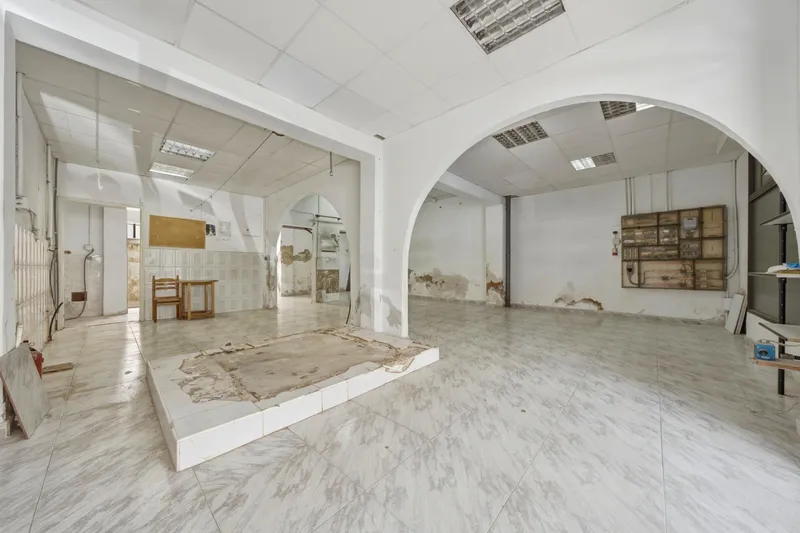 Commercial premises with large frontage, patio and multiple possibilities in Palma — photo 7