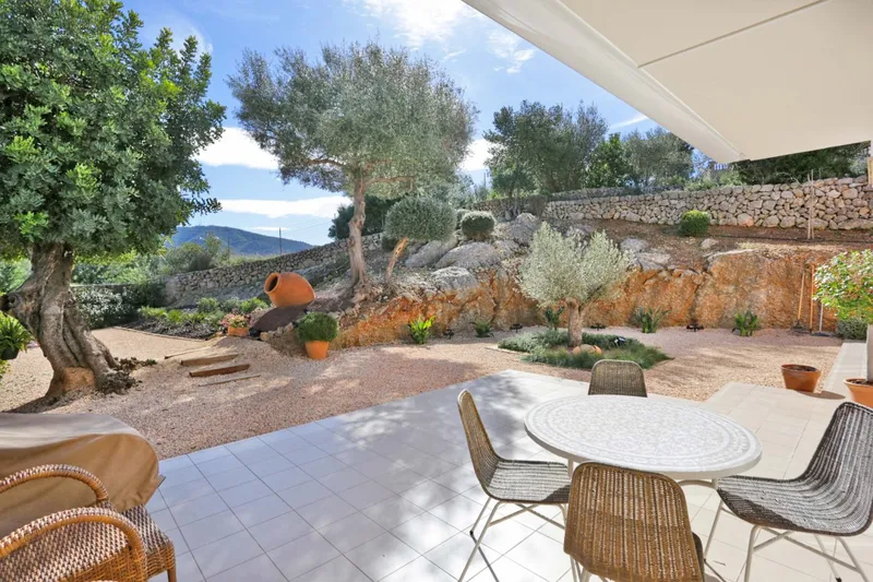 Beautiful and bright ground floor in a community with mountain views in Calvia village — photo 2