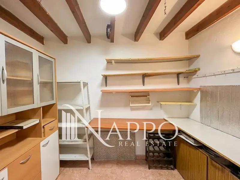 Nappo Real Estate is pleased to present this unique ground floor with large private patio located on Calle Barrera, in the heart of — photo 11