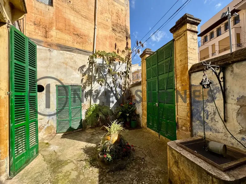 Inversiones Grup Real Estate Boutique presents this majestic 19th-century Mallorcan house, with 813 m2 built, it is much more than a — photo 8