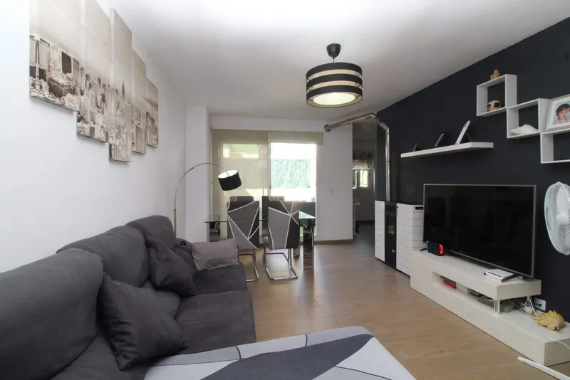 Renovated 120m² Maisonette with 5 bedrooms and terrace for sale — photo 1
